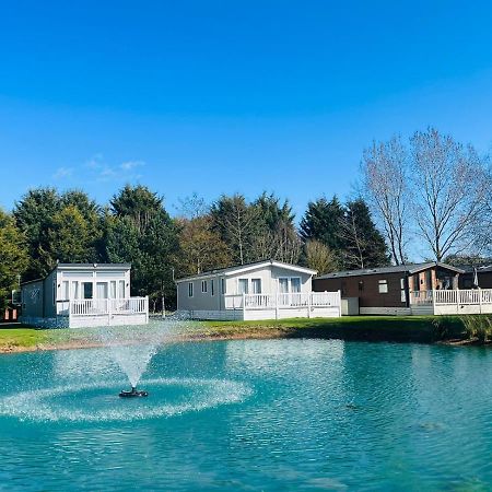 Sutton Lodge With Hot Tub ยอร์ค ภายนอก รูปภาพ
