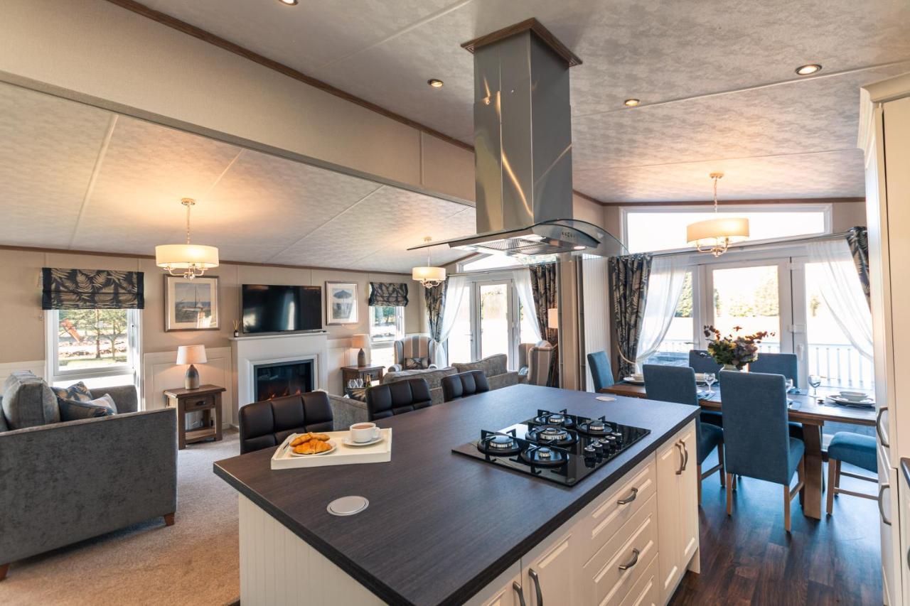 Sutton Lodge With Hot Tub ยอร์ค ภายนอก รูปภาพ
